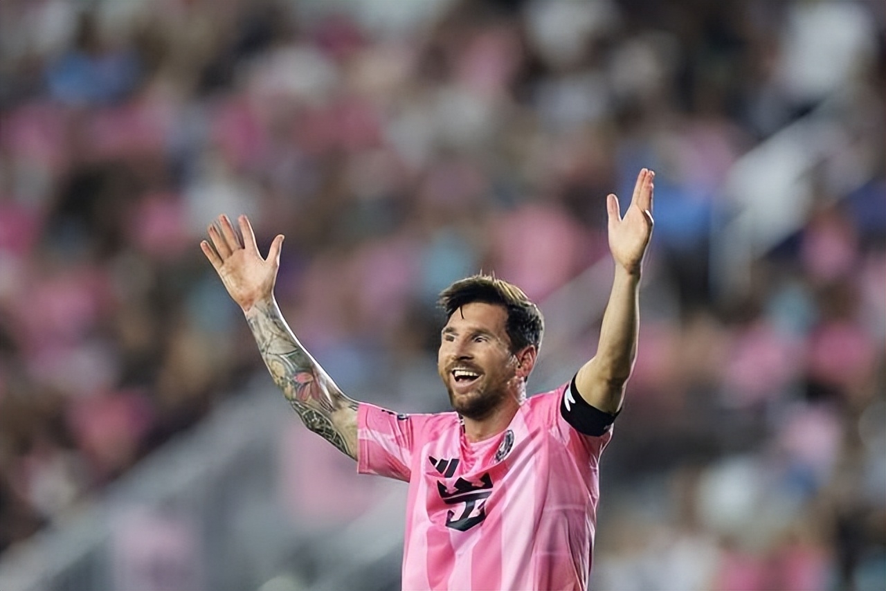 赛地聚焦：西甲赛后热度飙升，俄克拉荷马雷霆迎来里程碑，话题不断，更衣室氛围转暖